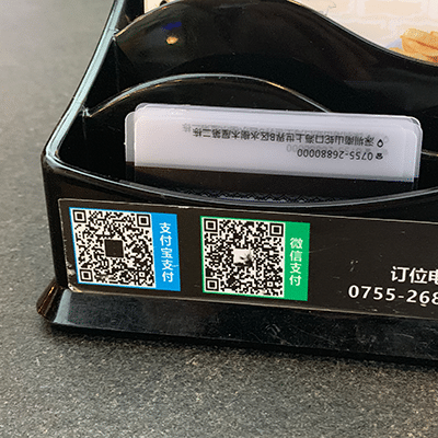 AliPay und WeChat Pay am Tisch